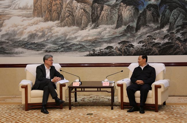 集團(tuán)主要領(lǐng)導(dǎo)參加中外知名企業(yè)四川行並拜會(huì)四川省委書記彭清華（圖）